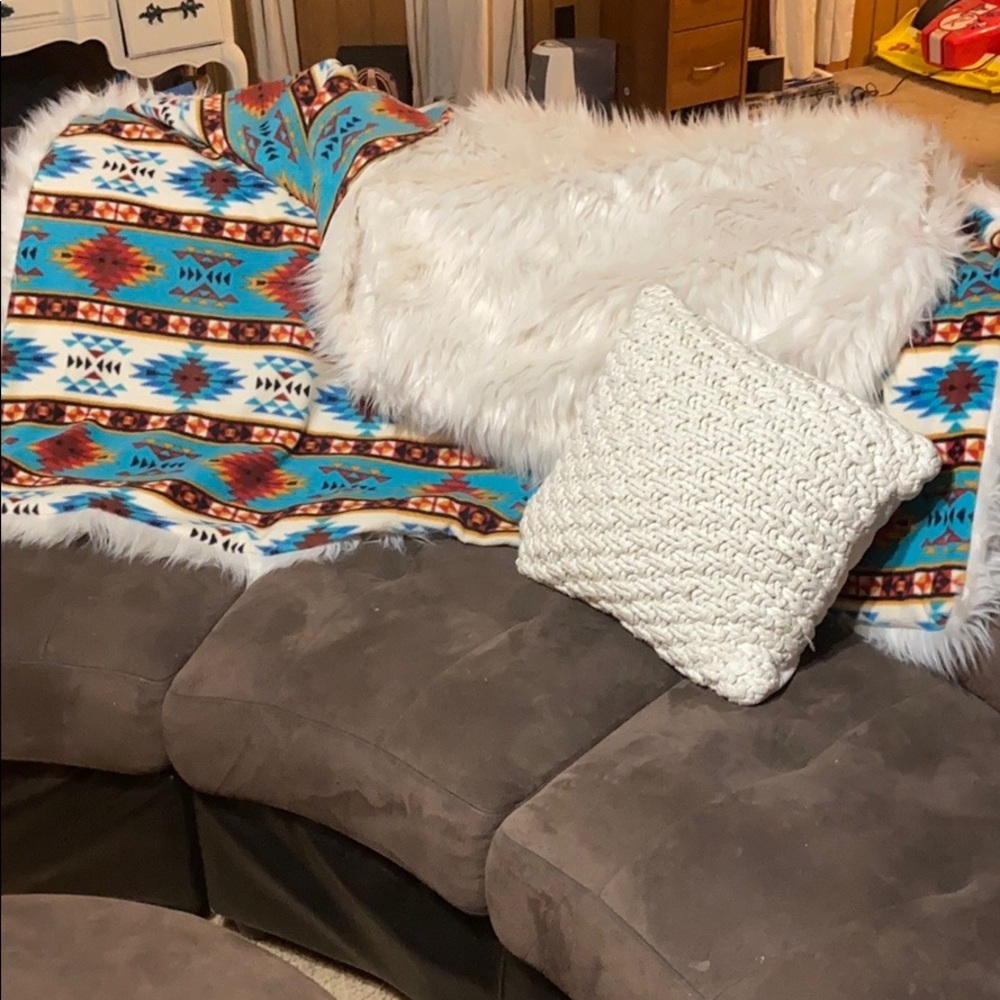 Fur throw - Picture 2 of 3